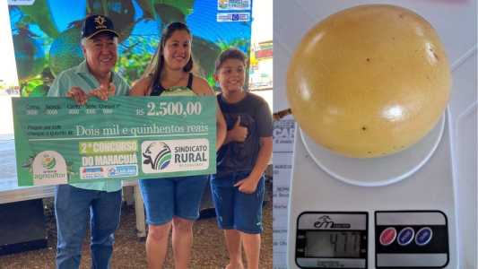 Casal com cheque de R$ 2.500 e maracujá em balança