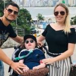 Pais são presos por desviar R$ 3 milhões de campanha para filho com AME em SC