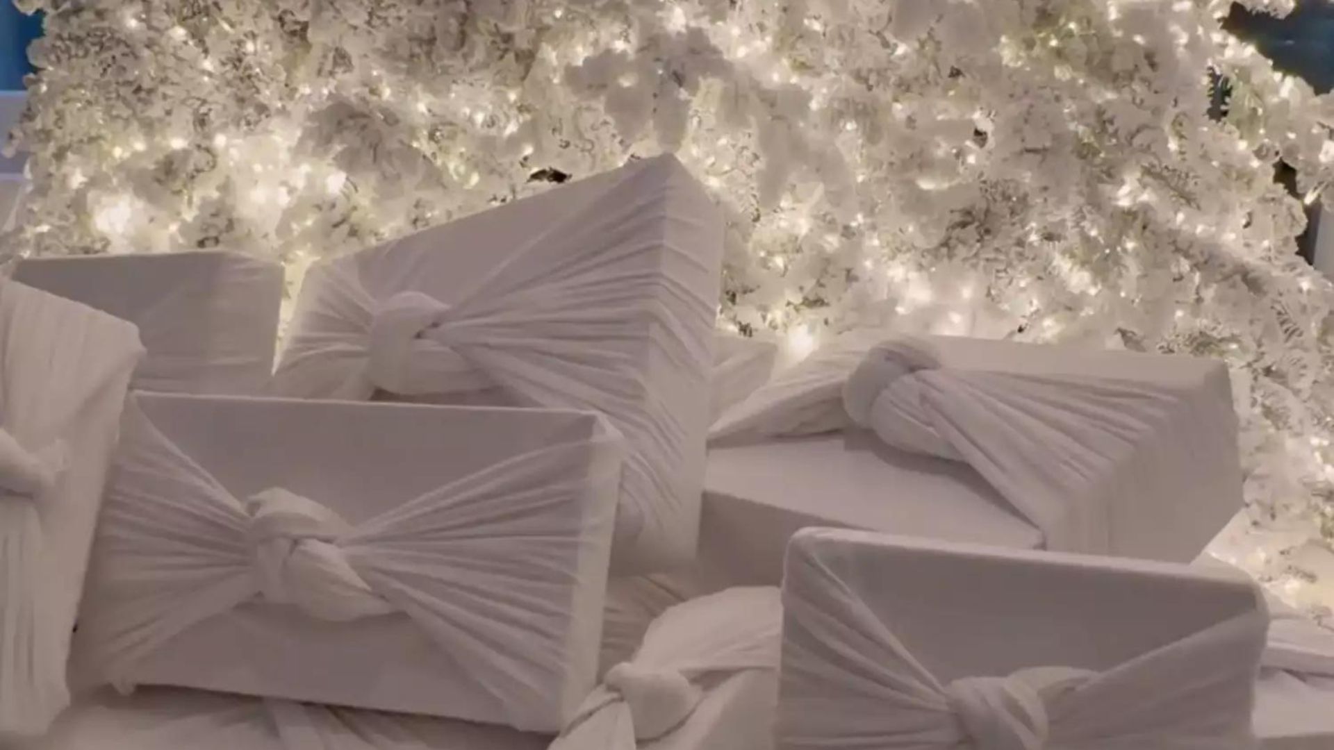 Natal Kardashian: Kim revela embrulhos de presentes temáticos da família