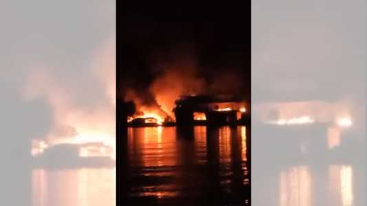 Incêndio em embarcação deixa 3 mortos e 59 feridos no Rio Negro (AM) | CNN Brasil