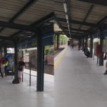 Passageiros do metrô em BH denunciam retirada de bancos e trem 'quase tombado' durante viagem