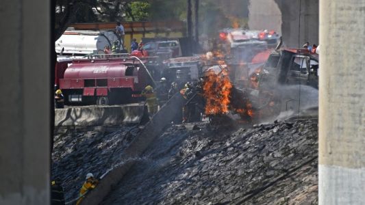 Sobe para 13 número de mortos por explosão de caminhão de gás no México