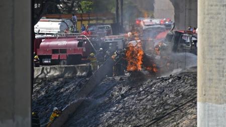 Sobe para 13 número de mortos por explosão de caminhão de gás no México