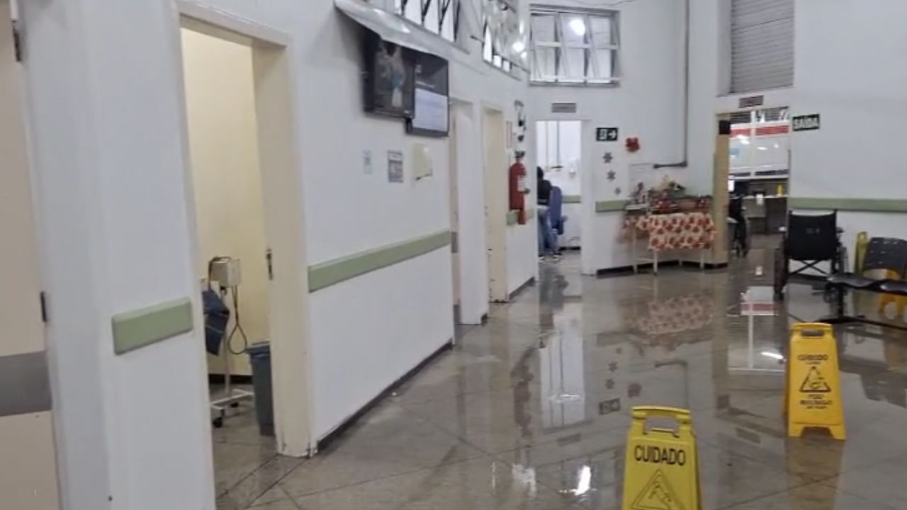 Hospital de BH tem atendimentos afetados após rompimento de tubulação; veja vídeo