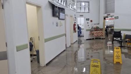 Tubulação se rompeu no setor de pronto-atendimento oncológico, conforme denúncia