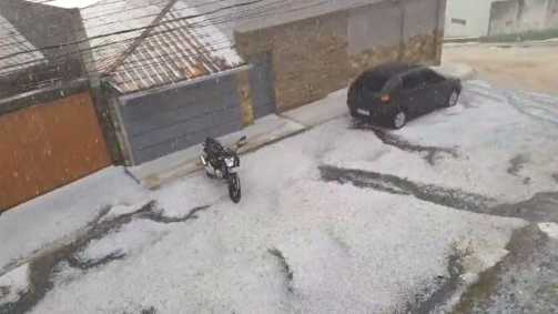 Veja fotos de chuva com granizo na Grande BH