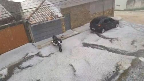 Veja fotos de chuva com granizo na Grande BH