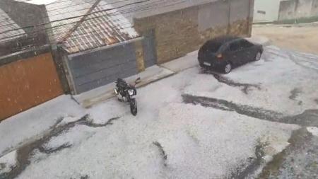 Veja fotos de chuva com granizo na Grande BH