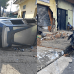 Vídeo: carro bate em outro veículo estacionado, capota e destrói frente de loja em BH