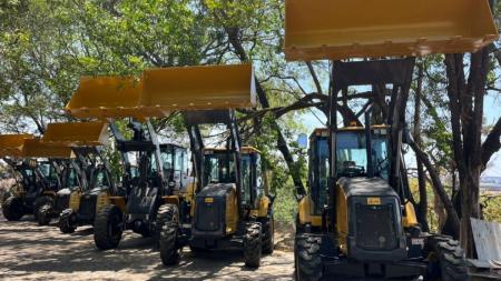 Governo de Minas entrega tratores e máquinas agrícolas a 20 municípios do estado