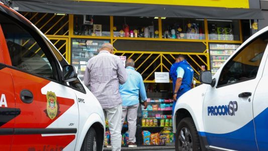Bebidas falsificadas: polícia prende 41 e tira 7 mil garrafas do mercado em São Paulo