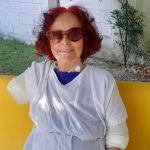 Escritora atacada por pitbulls no Rio retorna ao hospital e mostra local especial