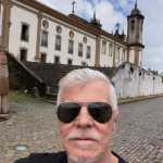 Miguel Falabella visita Ouro Preto e compartilha registro na Praça Tiradentes