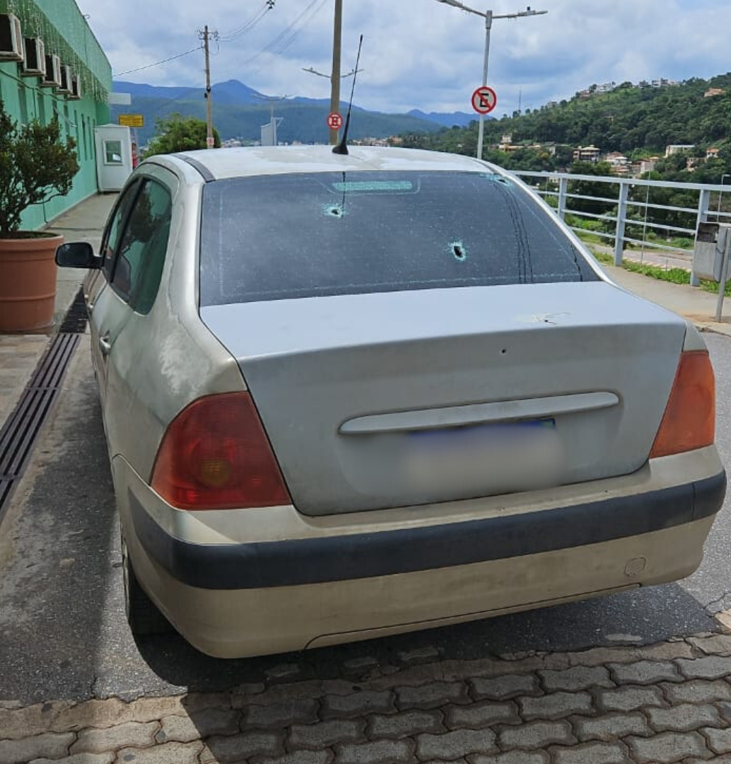 Carro é alvejado e ataque deixa um morto e dois feridos em Ouro Preto