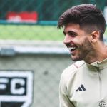 Destaque do São Paulo e alvo da Europa, Beraldo renova contrato