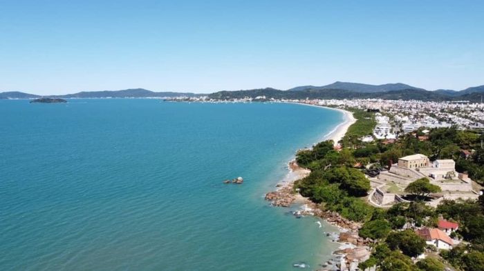 Destino turístico no verão, Florianópolis registra um surto de diarreia com mais de 700 casos declarados