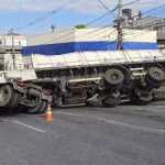Carreta é destombada após quase 15 horas na Avenida Amazonas, em BH