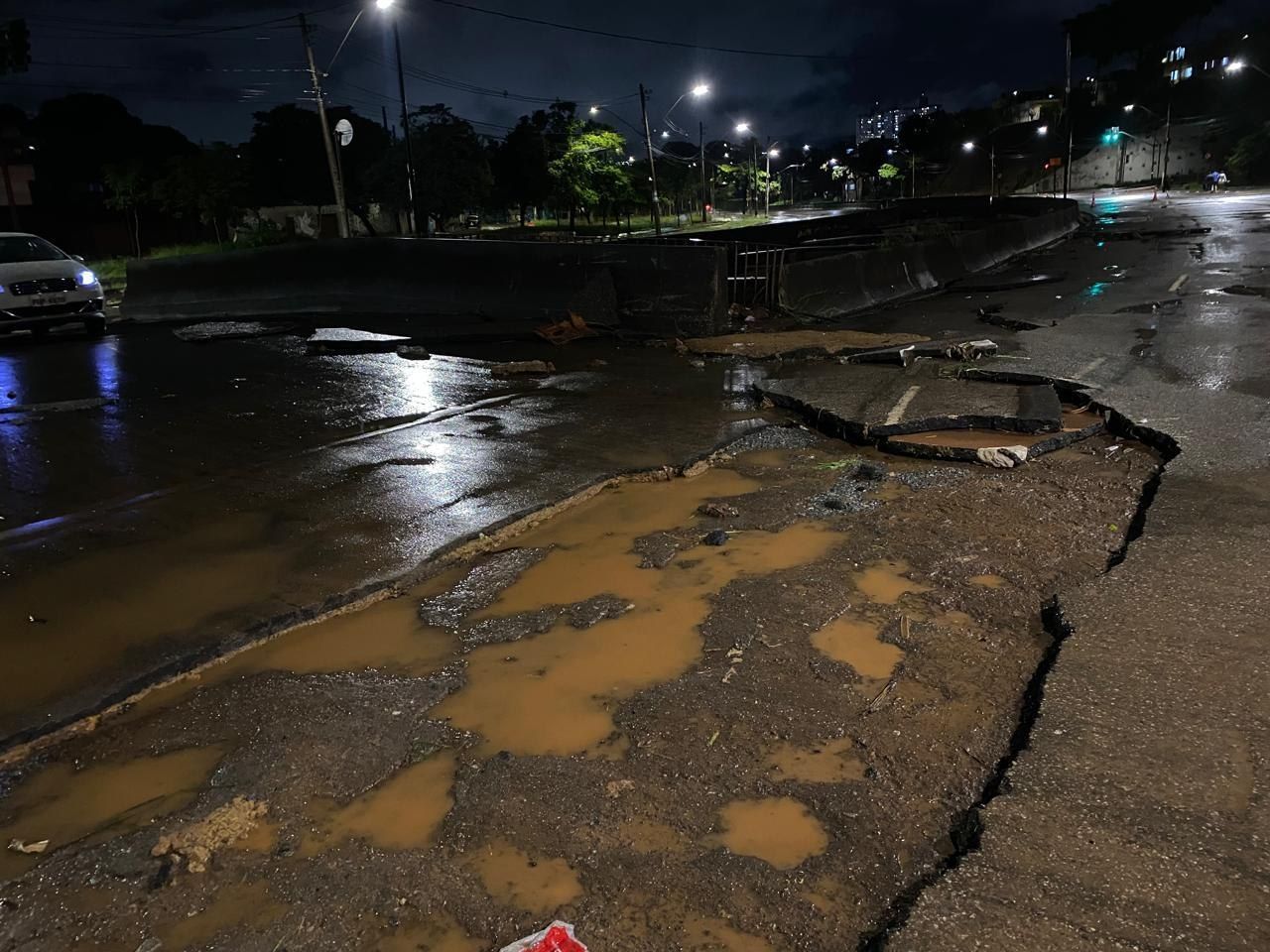 Alagamento deixa rastro de destruição na Av. Teresa Cristina, em BH; veja imagens