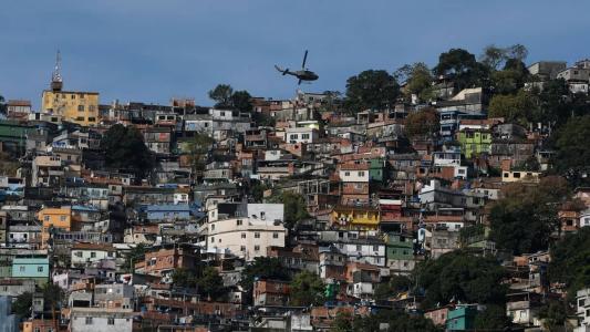determinação do Superior Tribunal de Justiça (STJ) e do Tribunal de Justiça do Rio de Janeiro que proíbe a prisão de alguém apenas por ter sido identificado por uma vítima na delegacia através de foto, sem que se tenha outras provas do crime