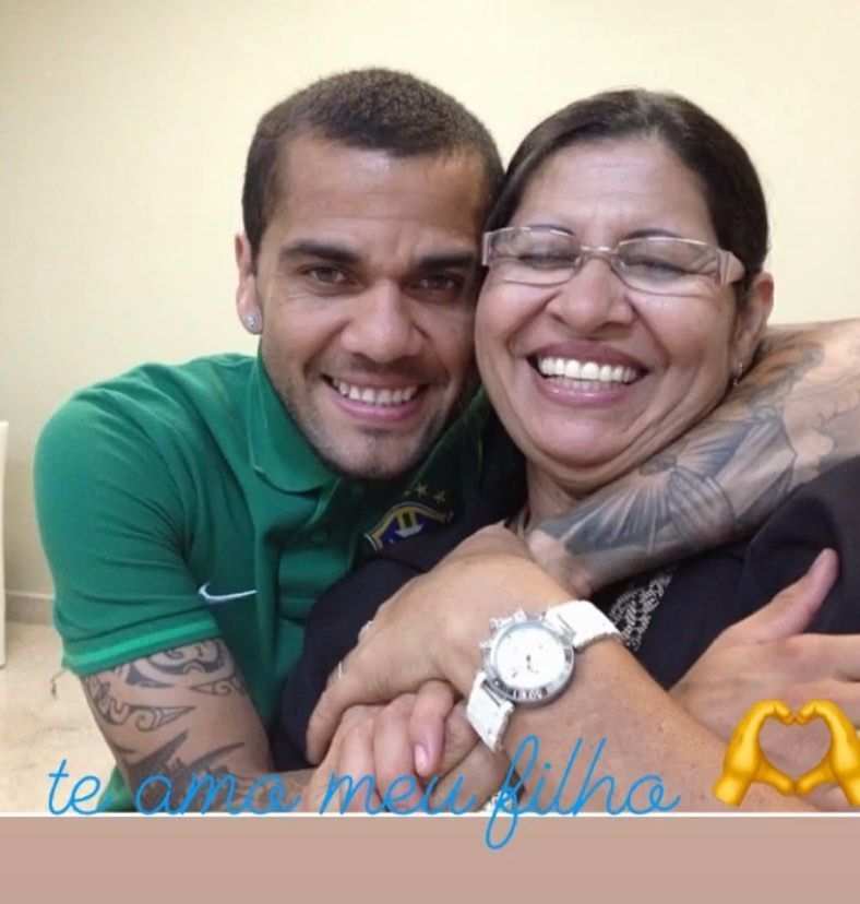 Família de Daniel Alves comemora a liberdade provisória concedida ao jogador