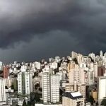 Último dia do ano tem previsão de pancadas de chuva forte em BH
