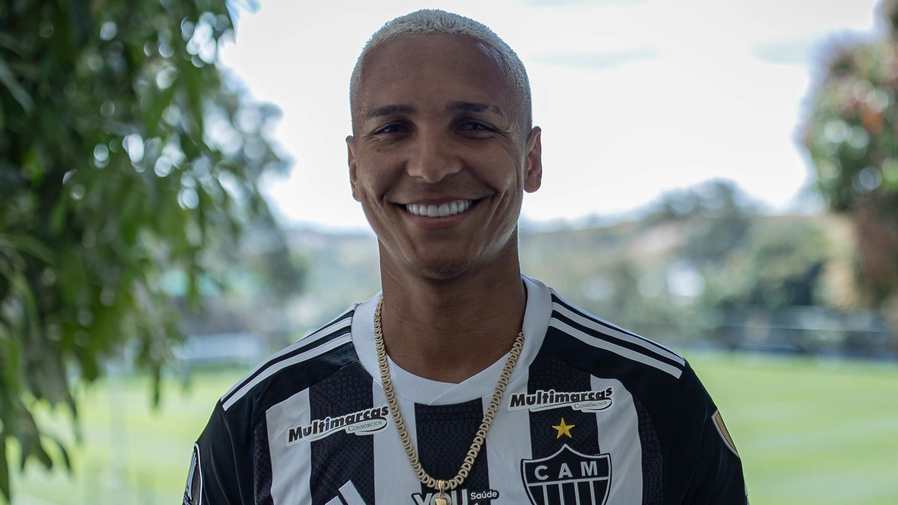 Deyverson tem tatuagem de símbolo da torcida do Atlético; entenda