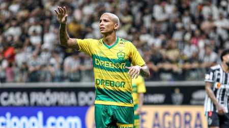 Deyverson, atacante do Cuiabá, em partida contra o Atlético, na Arena MRV
