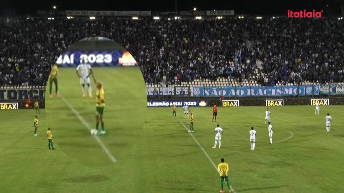 Cruzeiro x Cuiabá: Deyverson faz gesto contra racismo em jogo pela Série A