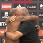 Deyverson invade coletiva de Felipão: 'É meu filho maluco', diz técnico do Atlético