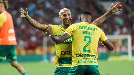 Deyverson marcou o terceiro gol do Cuiabá sobre o Flamengo