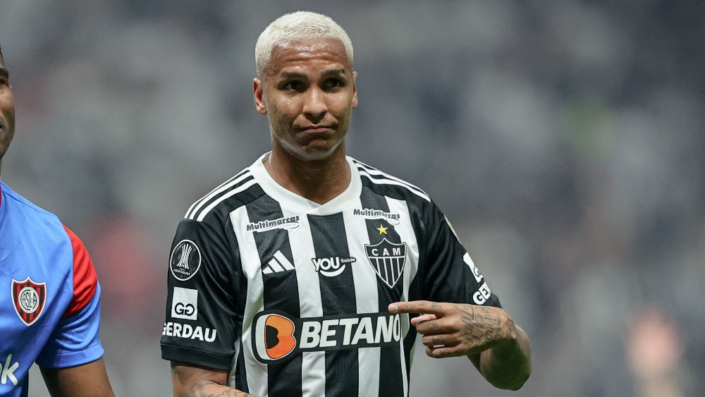 Atacante do Atlético ironiza zagueiro que falou em 'vergonha' na Libertadores