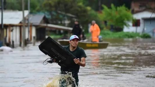 Dez pessoas estão desaparecidas