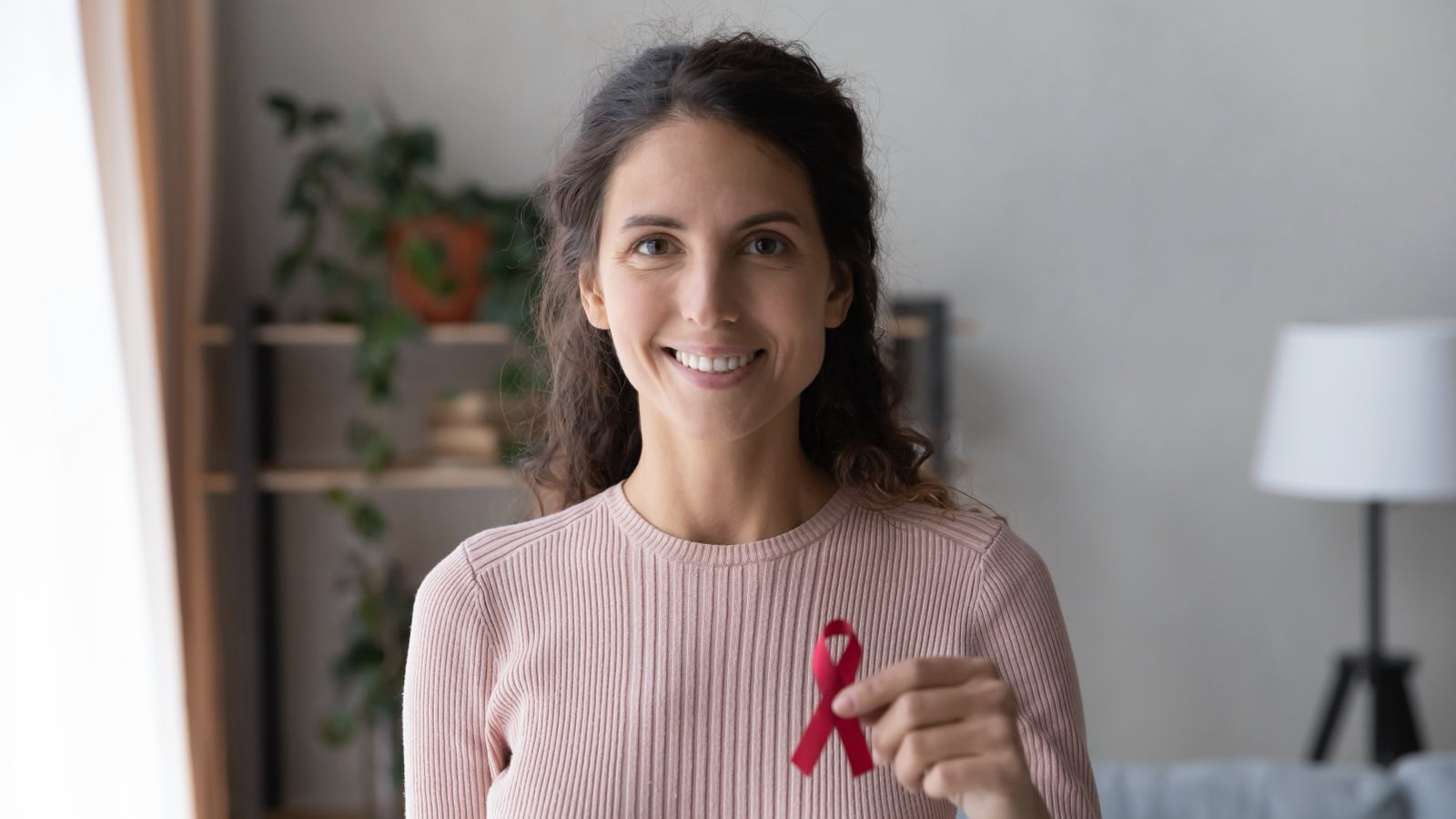 No Dezembro Vermelho, Rede Mater Dei de Saúde chama atenção para a importância do cuidado permanente contra o HIV