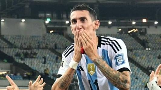Di María cospe em torcedor