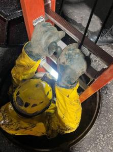 Bombeiros percorrem galerias pluviais urbanas