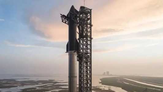 O Starship tem 120 metros de altura e possui 33 motores