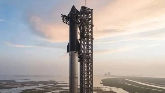 O Starship tem 120 metros de altura e possui 33 motores