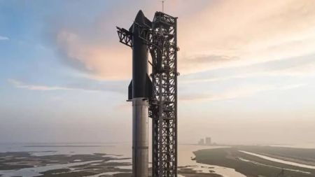 O Starship tem 120 metros de altura e possui 33 motores
