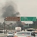 Protesto na MG-10 interdita o trânsito no sentido Aeroporto de Confins em Vespasiano, na Grande BH