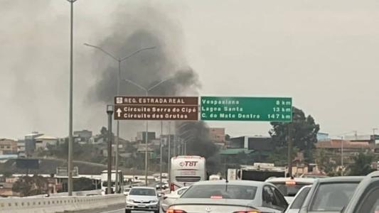Congestionamento de cerca de três quilômetros se formou no sentido Confins