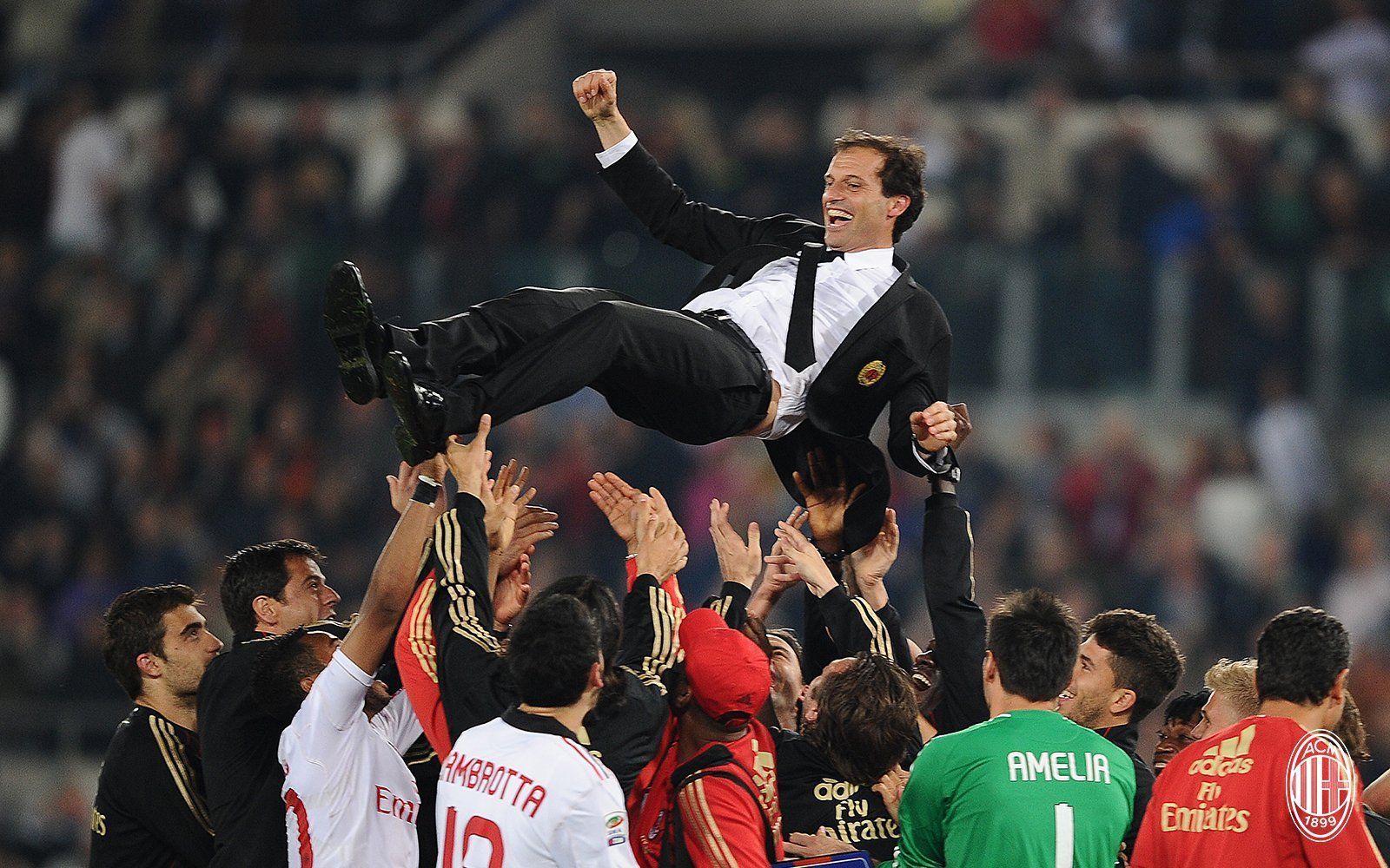 Milan acerta retorno de técnico multicampeão italiano para próxima temporada