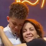 Criança se emociona ao encontrar escritora Thalita Rebouças em Bienal do Livro no Rio