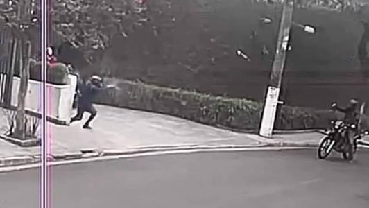 Imagens de câmeras de segurança flagraram o crime