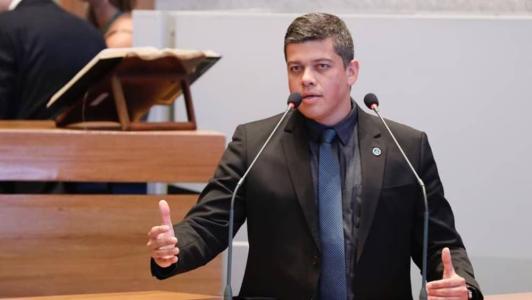 Em julho deste ano, o deputado também foi denunciado por omissão de socorro a uma garota de programa