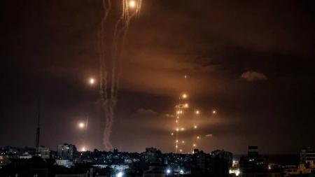 Ataques deixaram centenas de mortos em Israel e na Faixa de Gaza neste sábado (7)
