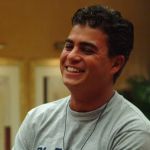 Ex-BBB Dhomini é indiciado por lesão corporal após espancar homem em bar