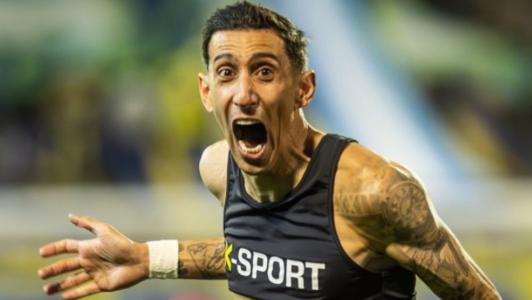Di María comemora gol de falta pelo Rosario Central contra o Newell's Old Boys