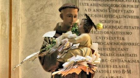 Dia 13 de junho é voltado para as comemorações do santo católico que inspira casais pelo Brasil