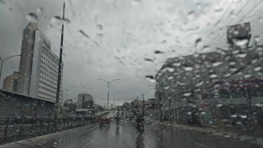 Dia amanheceu com chuva na capital