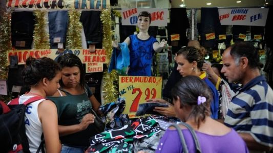 Golpistas aproveitam concentração de pessoas no comércio para agir